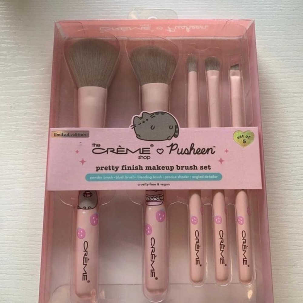 The Crème Shop x Pusheen Pretty Finish Makeup Brush Set Pink 5pc Limited Edition